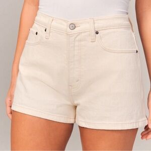 Abercrombie & Fitch The Mom Shorts, Off White Denim, Size 27/4. New w/o tags.